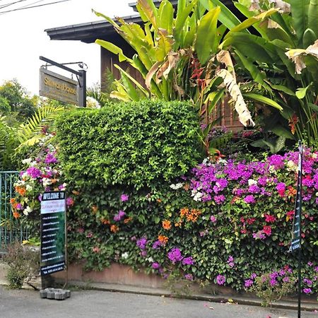 Siriwan Hostel Chiang Mai Exteriör bild