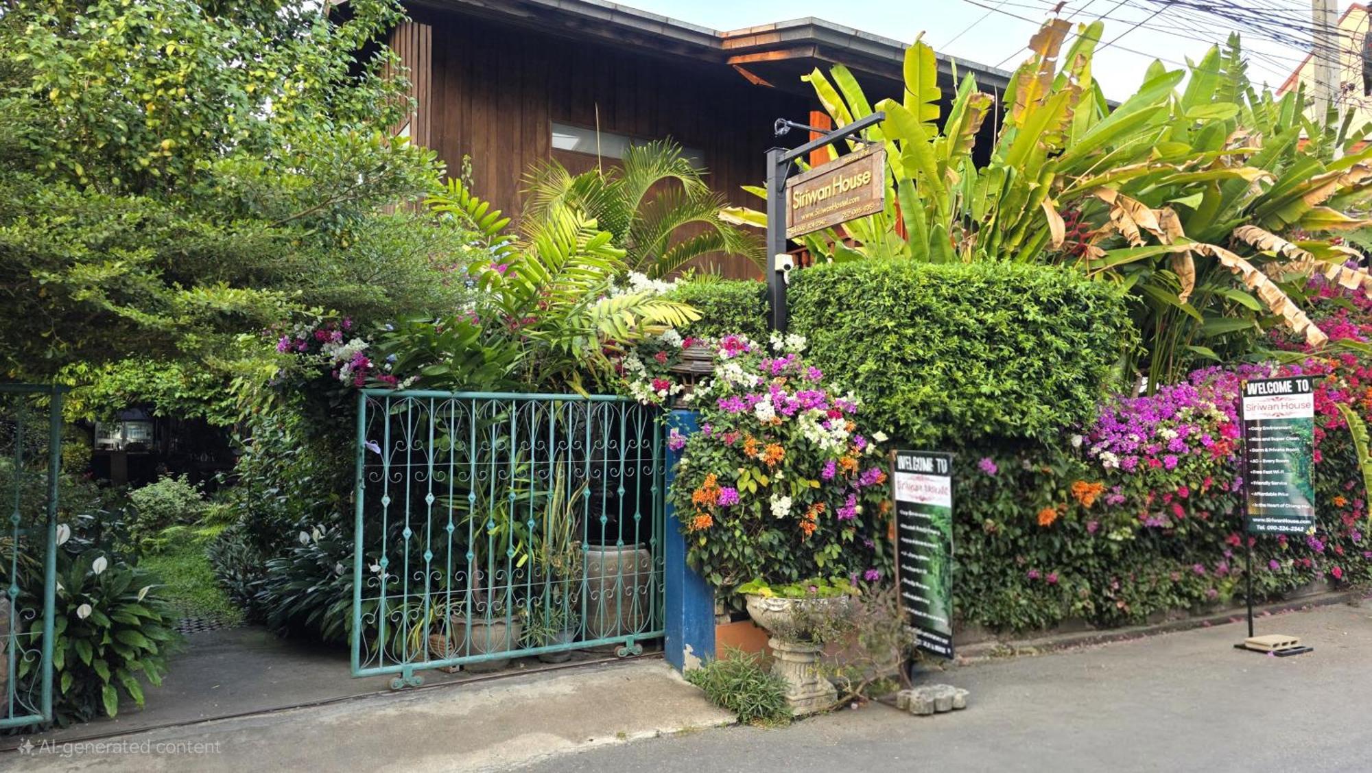 Siriwan Hostel Chiang Mai Exteriör bild